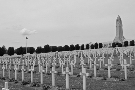Verdun_Douaumont_Cemetery_2-B560 Verdun_Douaumont_Cemetery_2-B560